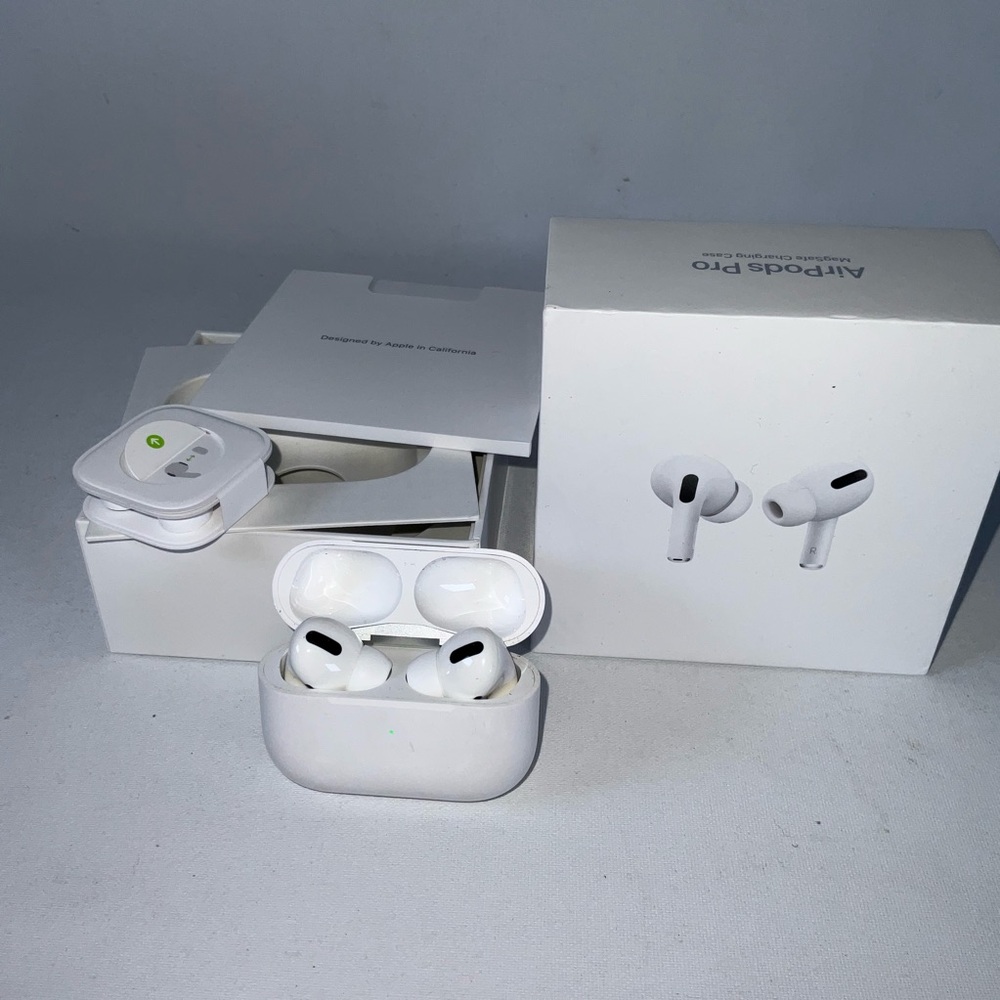 AirPods Pro ( 1st Gen ) With Magsafe charging case-Model A2190 *USED”